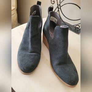 Toms Kallie Stylish Women's Suede Leather Wedge Ankle Boots  Black US 9